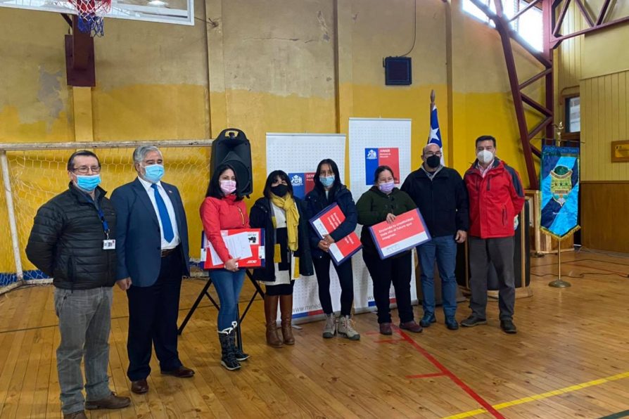 ENTREGA DE COMPUTADORES DEL PROGRAMA BECAS TIC DE JUNAEB