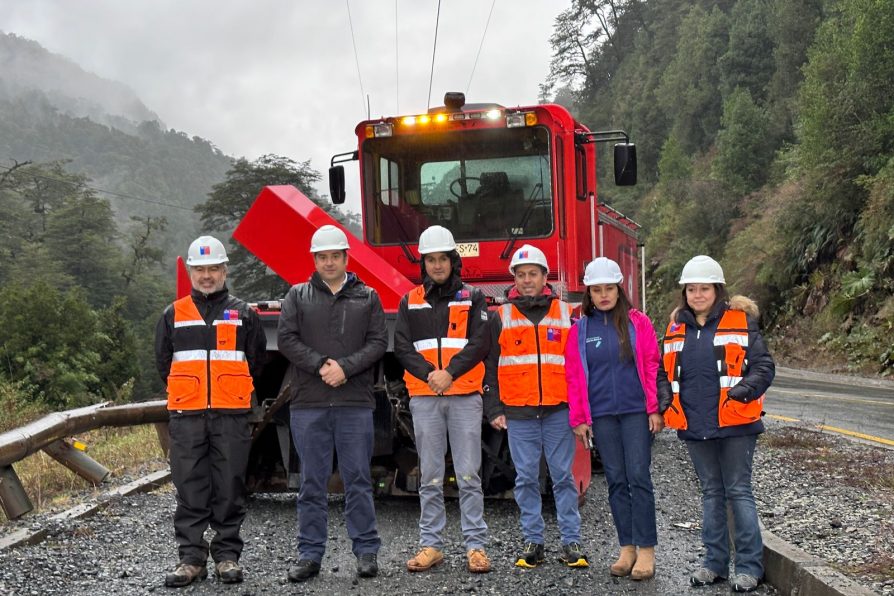 GOBIERNO ENTREGA NUEVA MAQUINARIA PARA FACILITAR DESPEJE DE RUTAS FRENTE A NEVADAS